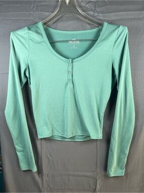 Hollister Women's Seafoam Scoop-Neck Henley Crop Long-Sleeve Top